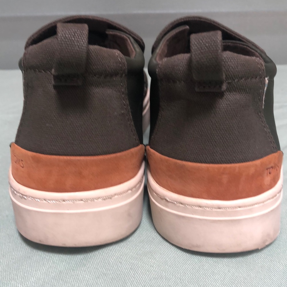 Toms - Picture 2 of 9